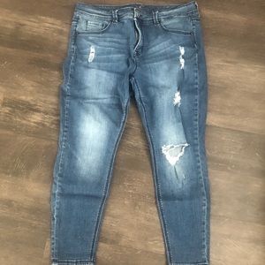 Distressed Melissa McCarthy seven7 jeans